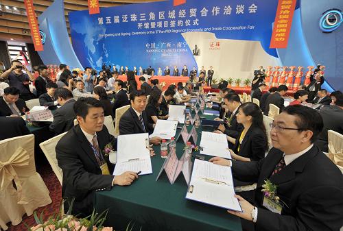 第五屆泛珠三角區(qū)域經(jīng)貿(mào)合作洽談會(huì)開館暨簽約舉行(組圖)-.
